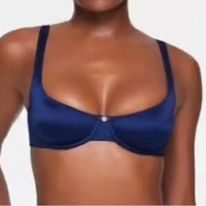 SKIMS Stretch Satin Underwire Scoop Bra Neptune
